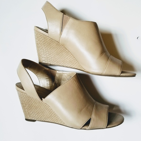 bandolino wedge heels